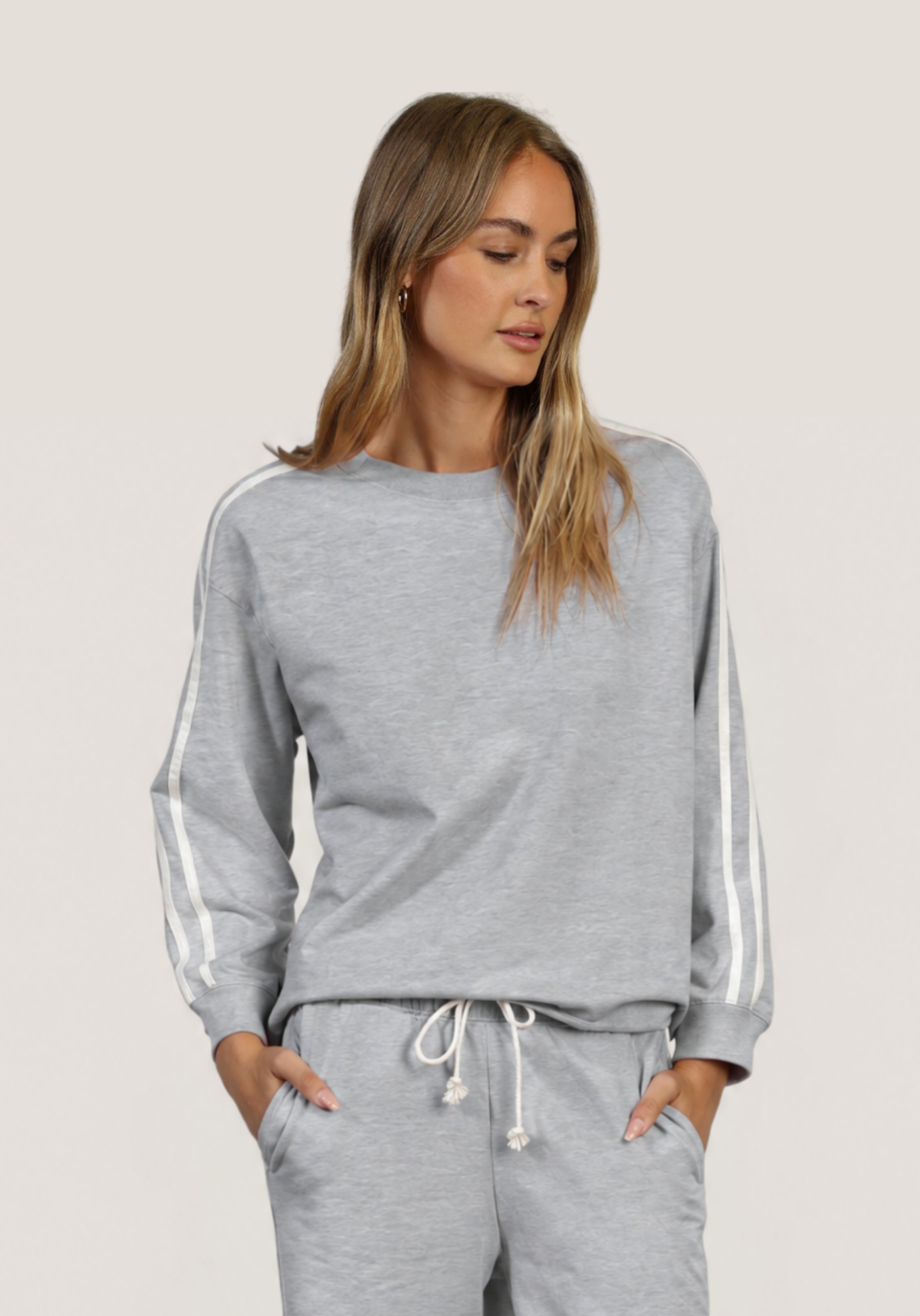 Sweatshirt w/ stripes