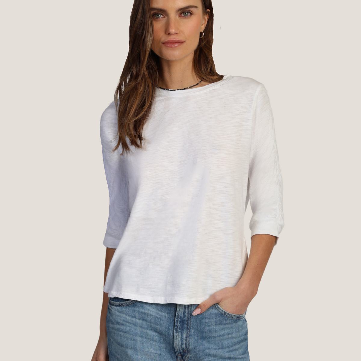【関税込み】Bethany Williams ホワイト コットン Tシャツ Bethany Williamsのホワイト コットン Tシャツがセール中