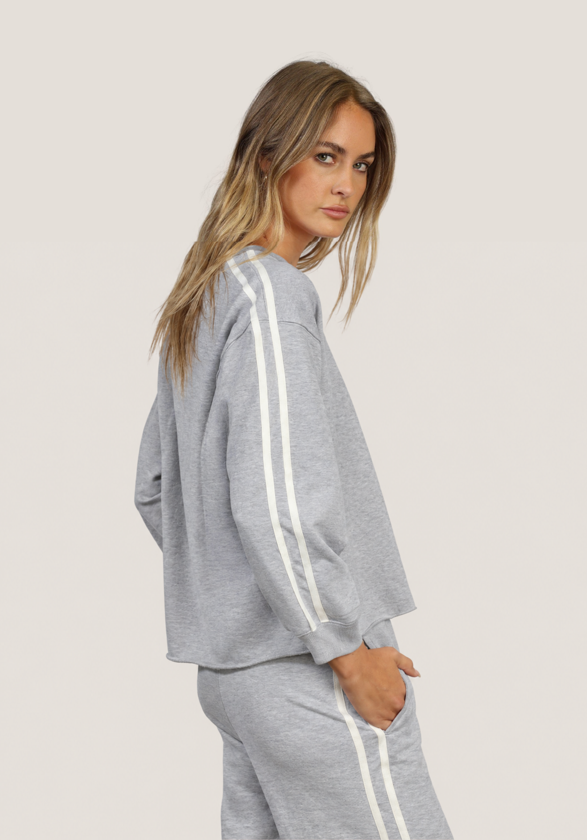 Sweatshirt w/ stripes